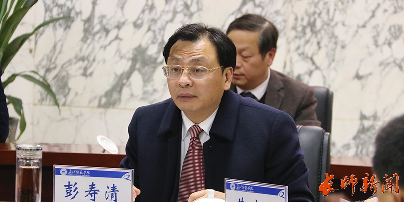 中國(guó)共產(chǎn)黨長(zhǎng)江師范學(xué)院第三屆委員會(huì)召開第一次全體會(huì)議