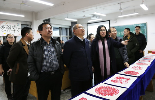 院領導來到活動現(xiàn)場 向師生們致以新年的問候與祝福