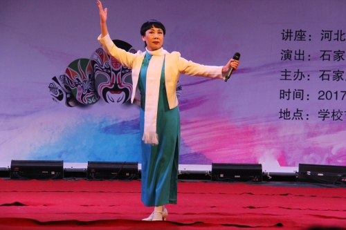 李路英、劉萍老師演唱現(xiàn)代京劇《紅燈記》選段