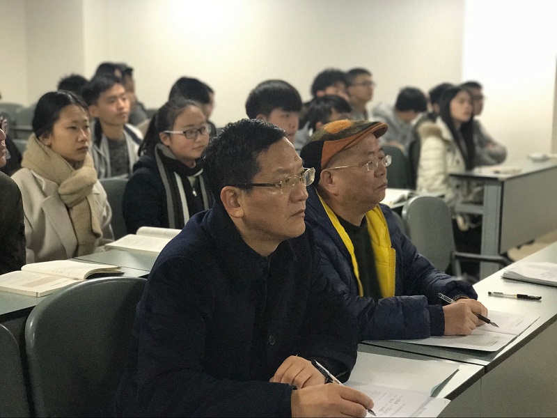 四川工商學(xué)院黨委書記走進思政課堂