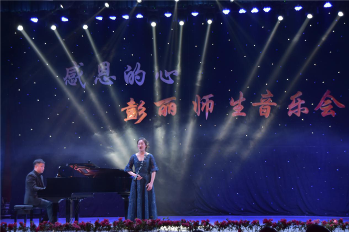 2016級音樂教育1班胥德林同學(xué)演唱《白帆》