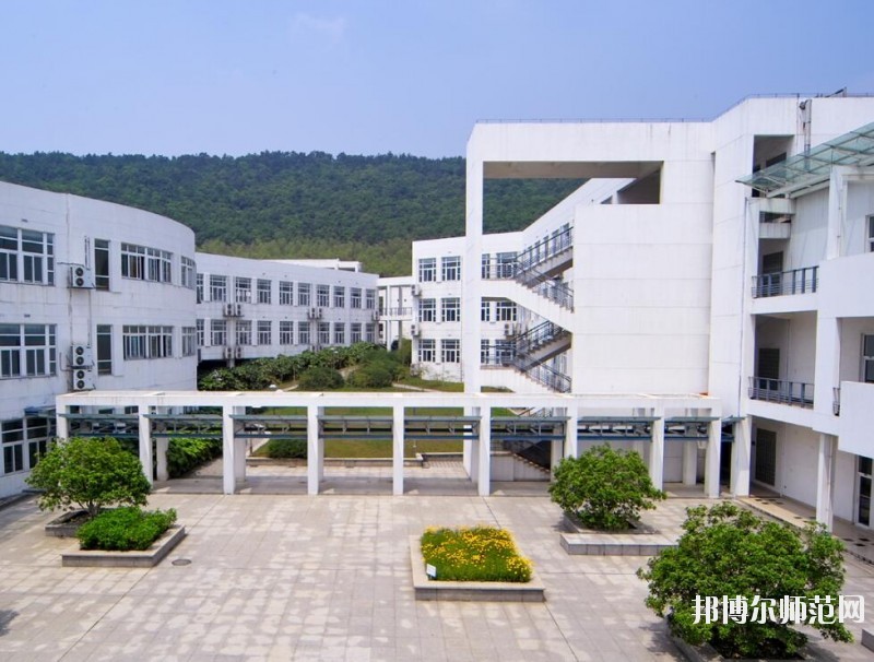 蘇州師范大學(xué)文正學(xué)院招生辦聯(lián)系電話(huà)
