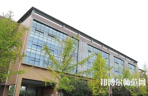 郫縣友愛職業(yè)技術(shù)幼兒師范學(xué)校2018年報(bào)名條件、招生對(duì)象
