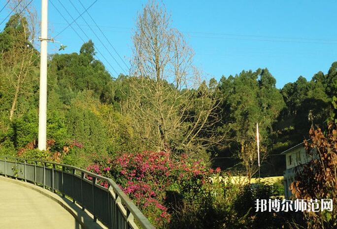 昆明電機(jī)技工幼兒師范學(xué)校2018年報(bào)名條件、招生對(duì)象