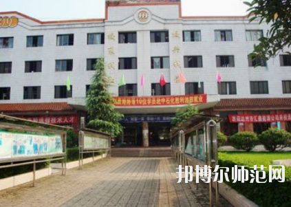 達(dá)州萼山幼兒師范職業(yè)技術(shù)學(xué)校2020年報(bào)名條件、招生要求、招生對(duì)象