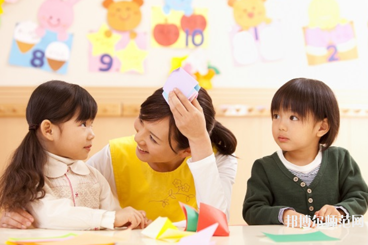 南昌2020年中專幼師學(xué)?？梢钥即髮? width=
